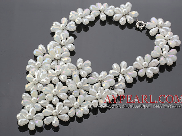 Αρκετά απανωτών Wired White Opal κρύσταλλο Teardrop And Round Seashell μαργαριτάρι κολιέ Flower