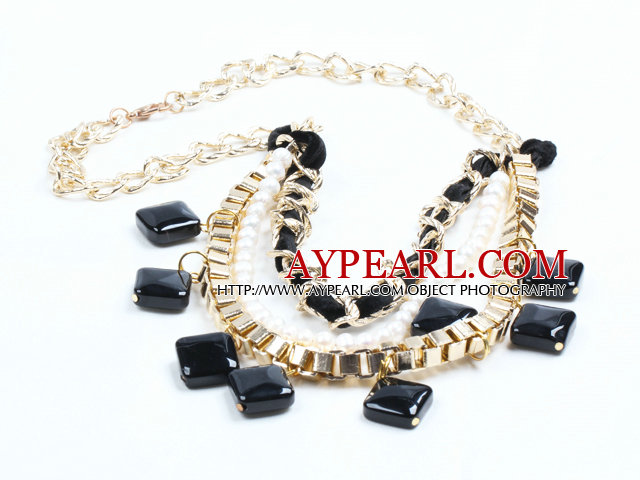 2015 Forme Trendy Style Naturel blanc perle d'eau douce Carré noir Collier Agate avec Golden Chain