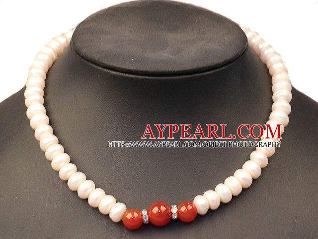 Noble Graceful Natural White Freshwater Pearl & Red Agate perler halskjede