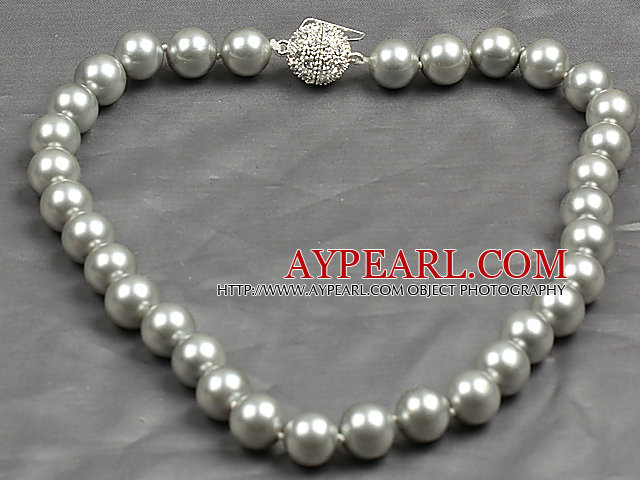 Mode Simple brin 12mm Mid Grey Round Seashell collier de perles avec strass fermoir magnétique