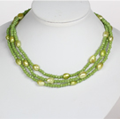 Collier style long de Crystal Green Grass couleur perle baroque