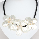 White Pearl cristal et collier de fleurs Shell avec fermoir magnétique