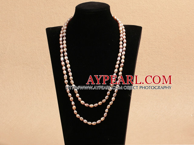 シックなロングスタイル7〜8ミリメートルナチュラルピンクライス真珠のネックレスの最高の贈り物