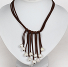 10-11mm blanc naturel d'eau douce collier de perles Tassel avec Dark Brown Leather Cord