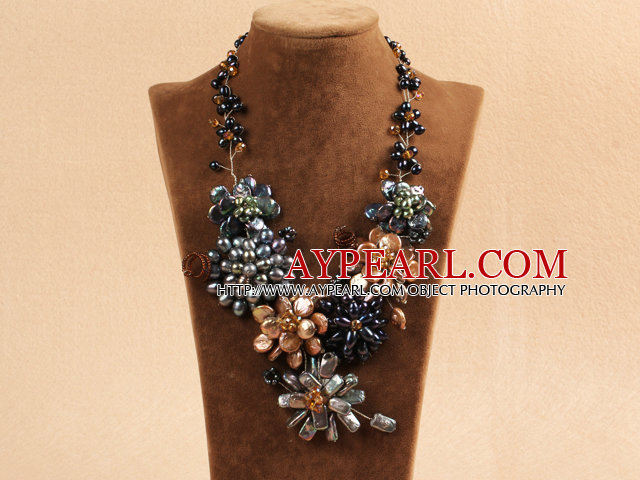 Marvelous Vackra Multi Color Natural oregelbunden form Pearl Flower Statement Party halsband