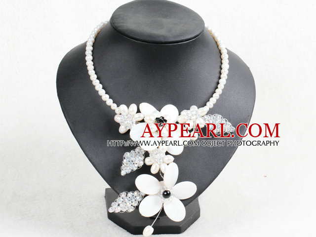 Gorgeous vakker hvit Series Natural Pearl Crystal Shell Flower Statement partiet halskjede