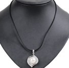 Simple Elegant Natural Big White Freshwater Pearl Alloyed Leaf Pendant Leather Necklace