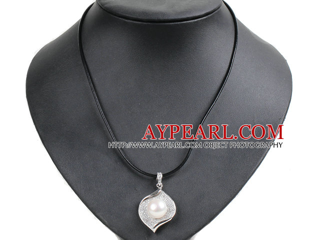 Simple Elegant Natural Big White Freshwater Pearl Alloyed Leaf Pendant Leather Necklace