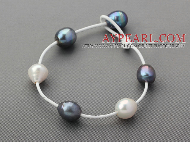 Klassisk design 11-12mm Natural Black and White Freshwater Pearl White Leather Bracelet med pärla spänne