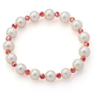 En Grade Vit Sötvatten Pearl och Red Color Crystal Stretch Beaded Bangle Armband