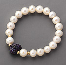 A Grade Round weißen Süßwasser-Zuchtperlen und Dark Purple Farbe Herzform Strass Stretch Perlen Armband