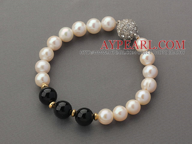 A Grade Round White Freshwater Pearl and Black Agate and Golden Color Metal Beads Bracelet