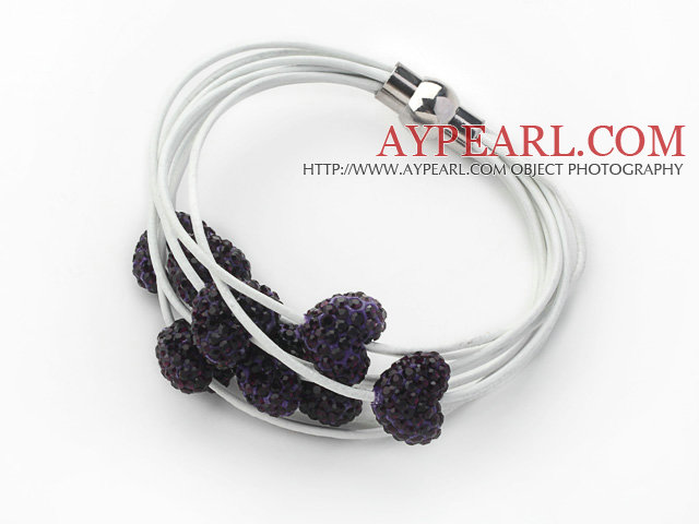 Pourpre foncé strass en forme de coeur et bracelet en cuir blanc avec fermoir magnétique