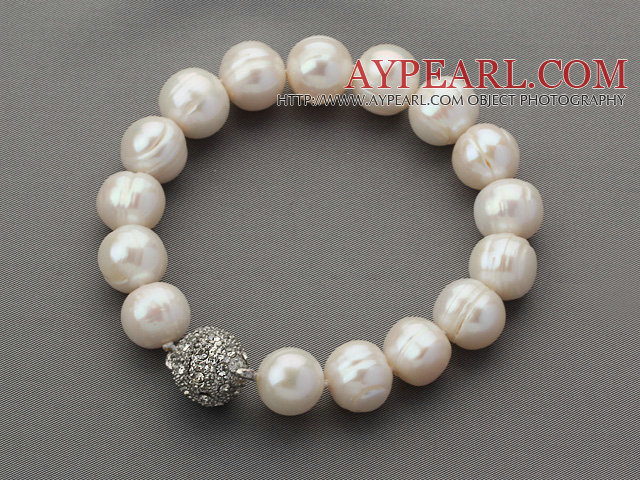 Κλασικό Σχέδιο 10-11mm Round White Pearl γλυκού νερού Beaded Stretch βραχιόλι με μαγνητικό κούμπωμα