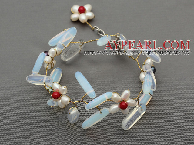 Nytt Design Hvit Freshwater Pearl Flower og Opal Stone Yellow Color Wire Heklet armbånd