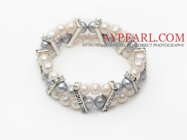 Deux rangées 7-8mm gris et blanc ronde perles d'eau douce Bracelet extensible avec accessoires strass