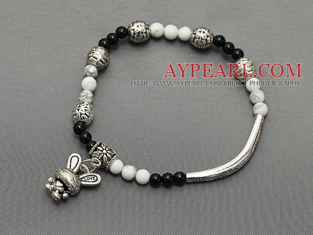 delikat rund svart agat och vita turkos och multi tibet silver kanin charm armband