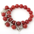 Nice En Grade Round Red Agate Beaded armbånd med Tibet Silver Fish Lucky Bag Charm Tilbehør