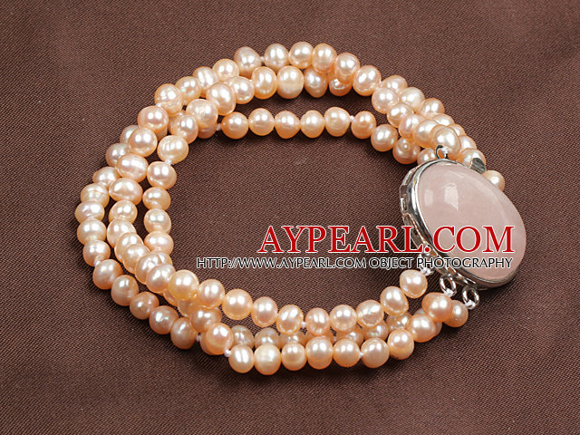 Mote Tre Strand Natural Pink Pearl armbånd med Rose Quartz Clasp