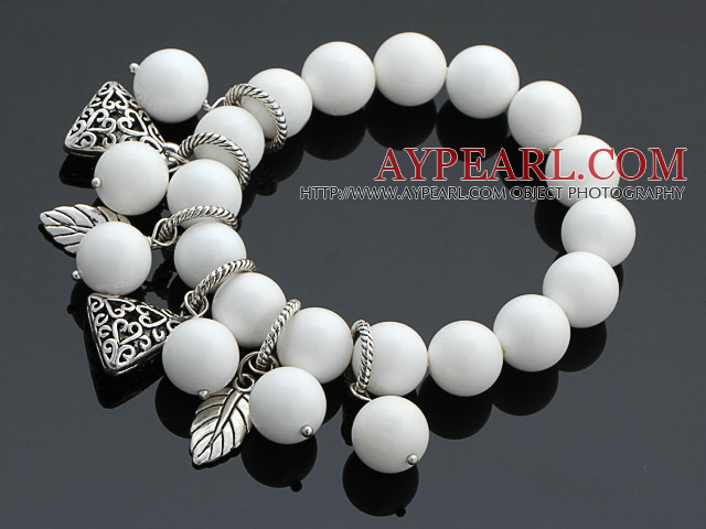 Charming 12mm runde weiße Porzellan- Stein Perlen -Armband mit Tibet Silber Dreieck Blatt Charm Zubehör