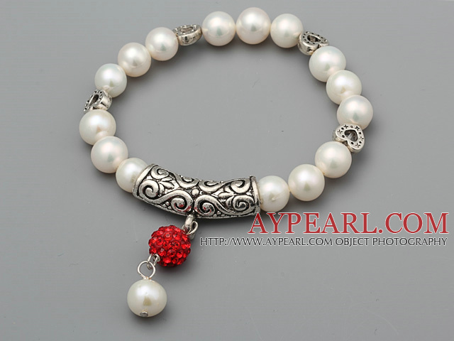 Nice 8,5 - 9mm En Grade Natural White Ferskvann Pearl armbånd med Tube Hjerte Sjarm Og Rød Rhinestone Ball