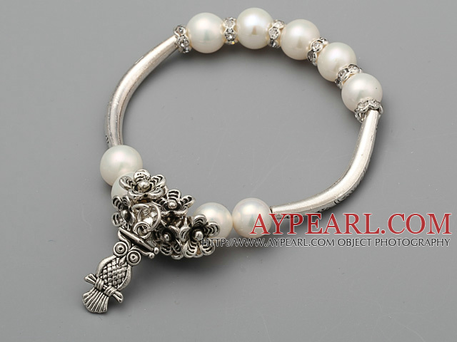 Mote 8.5 - 9mm En Grade Natural White Ferskvann Pearl Rhinestone armbånd med Tube Flower Owl Charm Tilbehør