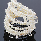 Mode Multilayer Vit Sötvatten Pearl och Crystal Wired Wrap Bangle Armband med Karbinlås