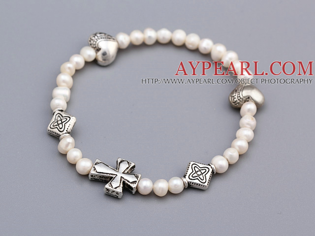 Lovely Soft 4 - 5mm hvit ferskvannsperle Beaded armbånd med Tibet Silver Hjerte Cross Charms
