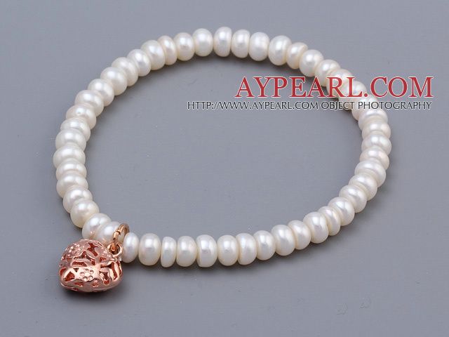 Fashion 5 - 6mm Natural White Abacus Shape Ferskvann Pearl Beaded armbånd med Rose gylne Hollow hjerte sjarm