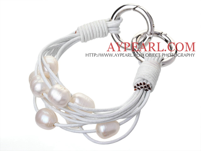 Fashion πολυστρωματικές 10 -11mm Φυσικό Λευκό Μαργαριτάρι του γλυκού νερού και λευκό δερμάτινο βραχιόλι με διπλό Ring Κούμπωμα