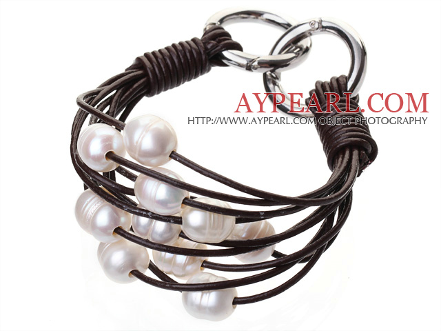 Populära Multi Strands Natural 10 - 11mm Vit Sötvatten Pearl och mörkbrunt läder armband med dubbel -Ring Lås