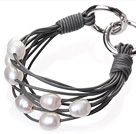 Beliebte Multi Strands Natürliche 10 -11mm Weiß Süßwasser-Zuchtperlen und Dark Grey Leder -Armband mit Doppel - Ring- Verschluss