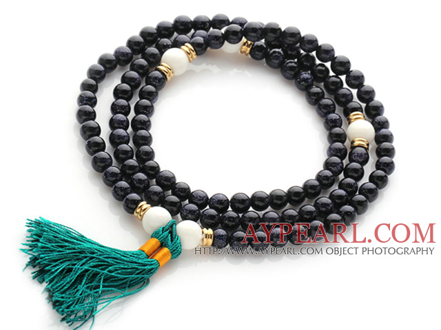 Bleu incroyable ronde de grès perles de chapelet / Prayer Bracelet avec des perles de Shell de la mer Blanche et Tassel ( peut également être porté comme collier )