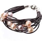 Enkel Fashion Style Multi Strands 10 - 11mm Natural Pink Freshwater Pearl ChokladfärgLäderarmband med magnetlås