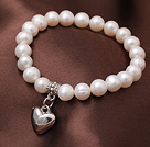 8-9mm naturlig ferskvann Pearl Elastisk armbånd med hjerte form Charm 