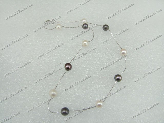 Collier de perles noires