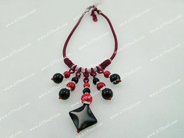 schwarz rot Stein Halskette