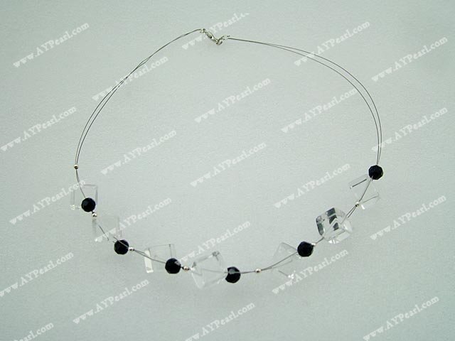 collier en cristal noir blanc