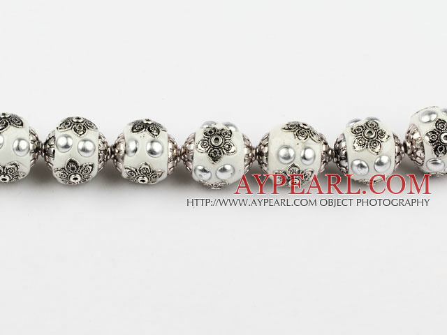 bali beads,18mm round ,white with copper core,Sold per 14.17-inch strand