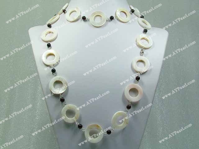 Collier grenat shell