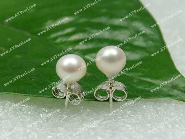 Pearl Stud