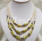 olivine pearl necklace