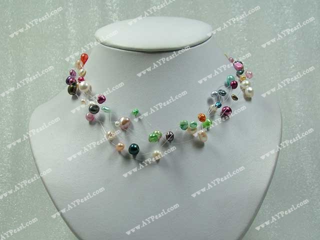 collier de perles de couleur