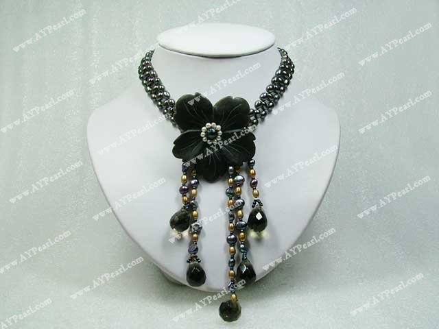 perle de jade collier de fleurs noires