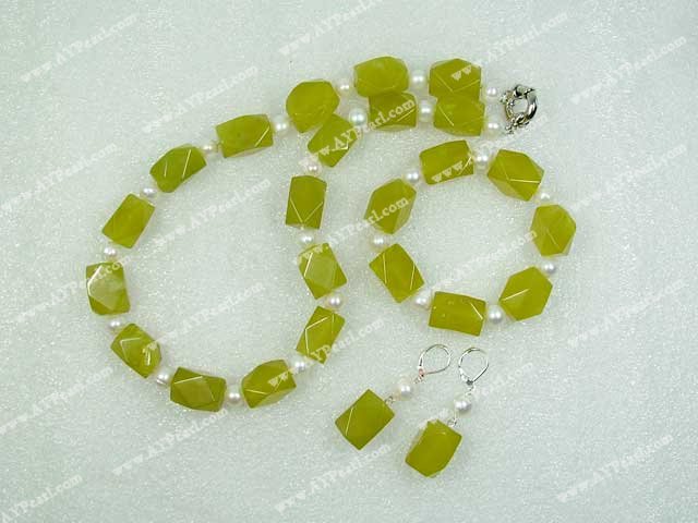 Peridot pearl set