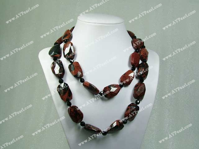 collier en pierre