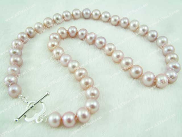 AA pearl necklace