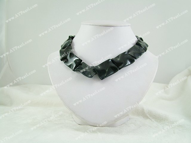 Collier pierre noire