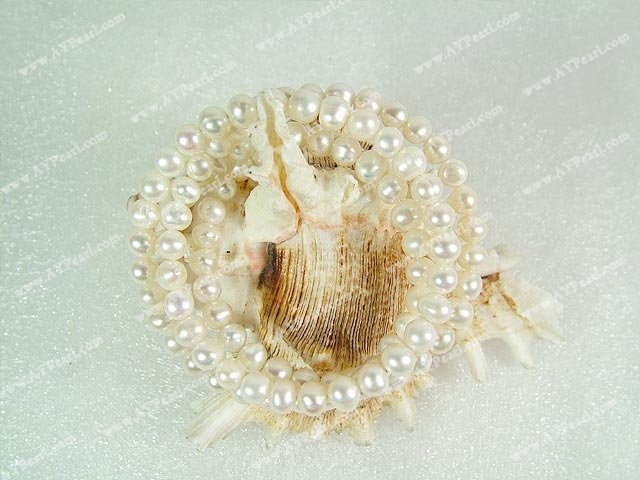 pearl bracelet