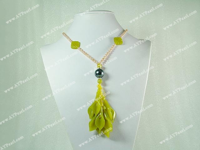 AA pearl olive necklace